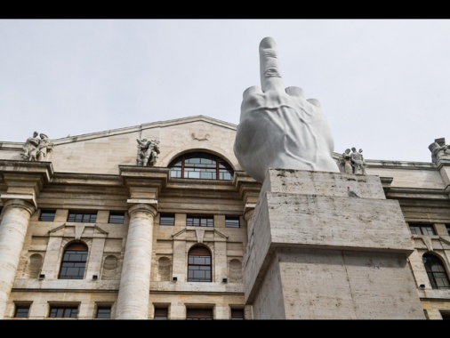 Borsa: Milano amplia il calo (-1,6%), pesano Stellantis e Iveco