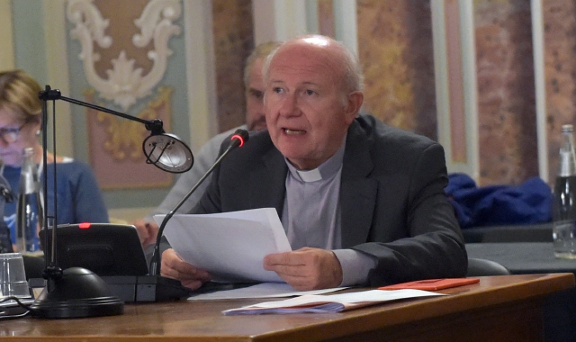 Monsignor Panighetti in consiglio comunale (foto Puricelli - Blitz)