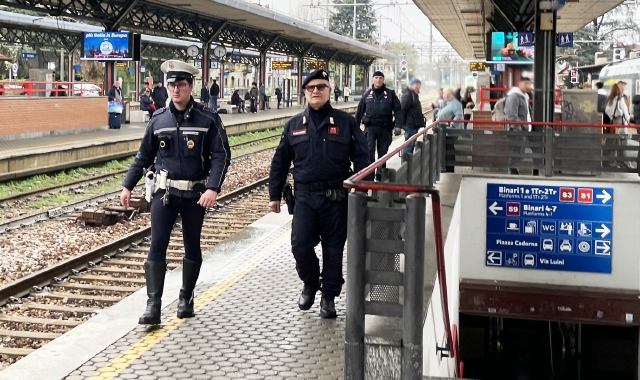 Il rapinatore è stato bloccato alla stazione di Saronno  (foto Blitz)