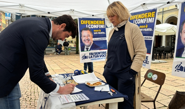 La manifestazione della Lega in centro a Varese  (foto Blitz)