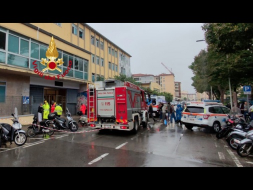 Lesioni in uno stabile che ospita liceo, mille evacuati