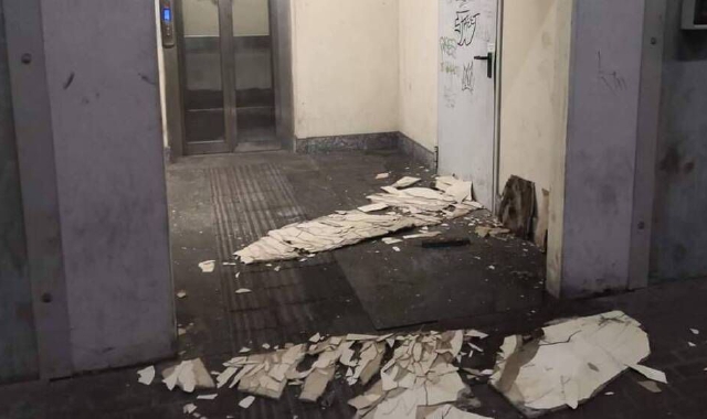 Il materiale a terra nella stazione di Saronno sud (foto Domenico Ghiotto/BLITZ)