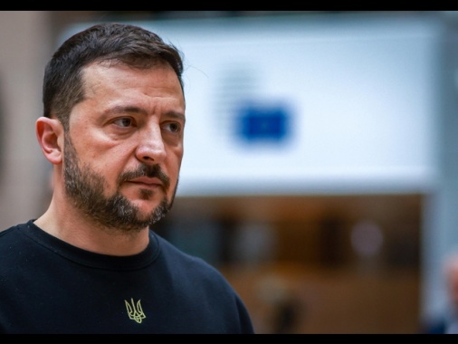 Zelensky, 'costringere con la forza Putin alla pace