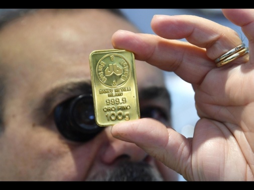 L'oro è in lieve rialzo a 2.646 dollari