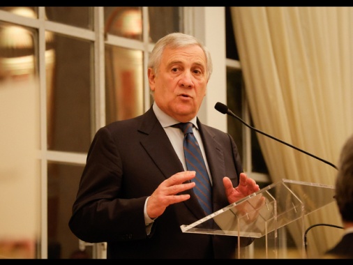 Tajani, l'Italia al fianco di Kiev per una pace che non sia resa