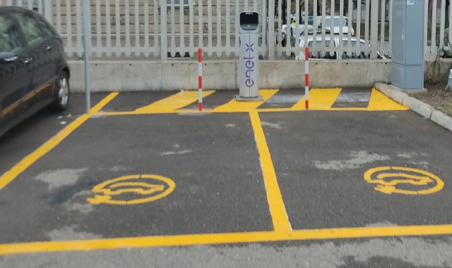 Stop al parcheggio gratis per le auto elettriche a Varese