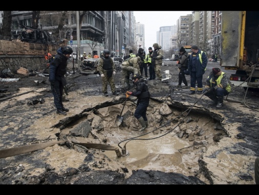 Kiev, 'lanciati un missile e 103 droni russi, abbattuti 52