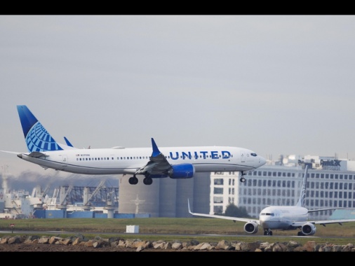 Usa, revocato dopo un'ora lo stop a voli di American Airlines