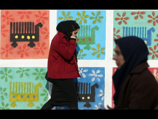Consiglio Supremo cyberspazio Iran revoca il divieto di WhatsApp
