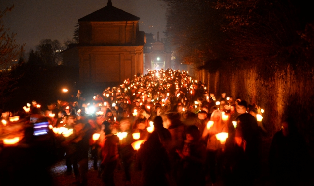 Fiaccolata di fine anno al Sacro Monte