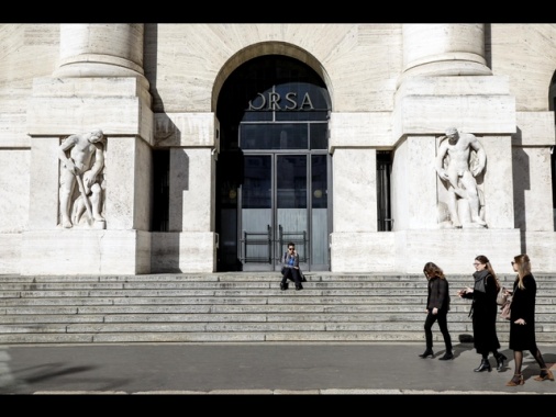 Borsa: Milano chiude in rialzo, Ftse Mib +0,45%
