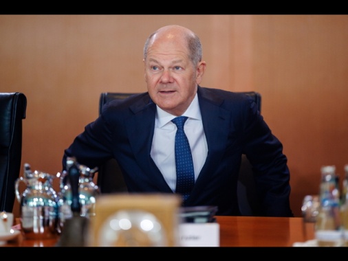 Scholz, contrario all'aumento al 5% della spesa per Nato