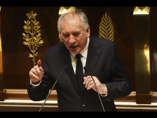 Francia, i socialisti non voteranno la sfiducia a Bayrou