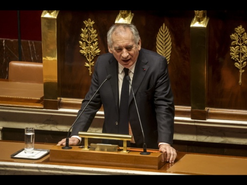 Francia, respinta la mozione di sfiducia al governo Bayrou