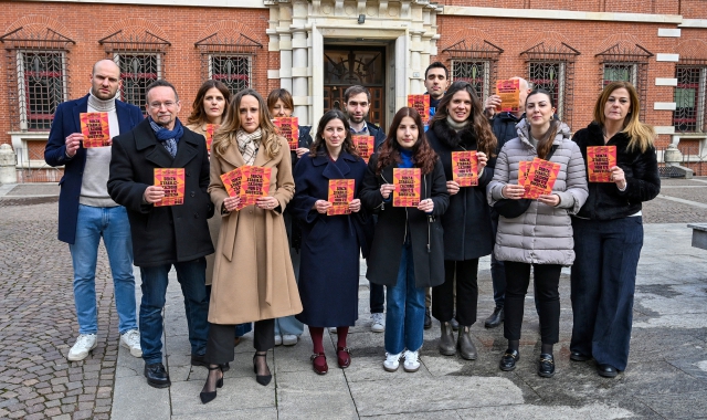 Il presidio davanti al Tribunale di Varese (foto Stefano Benvegnù/BLITZ)