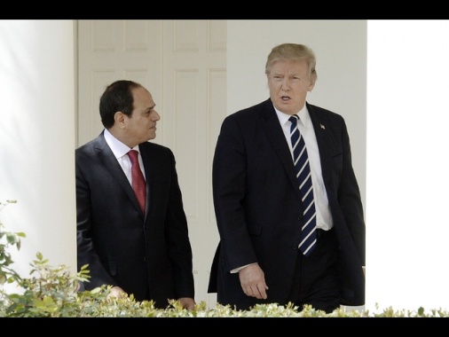 Sisi sente Trump, 'il mondo conta su di te per la pace'