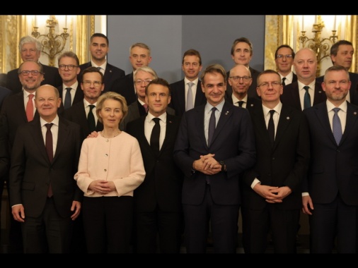 Piano Ue per mobilitare 200 miliardi investimenti nell'IA
