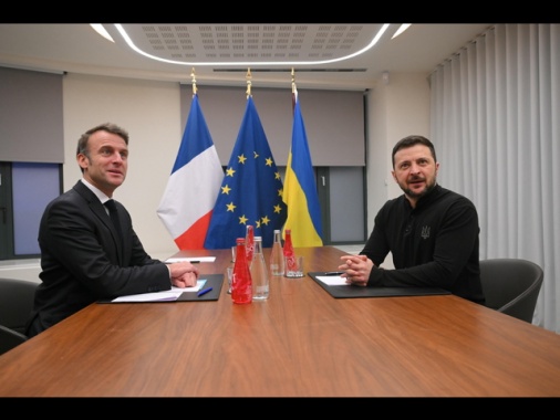 Macron, 'nessuno può dire a Kiev di non entrare in Nato-Ue'