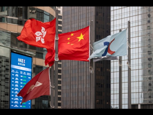 Borsa: Hong Kong +3,13%, Alibaba guadagna oltre il 13%