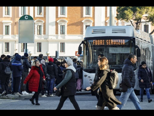 Sciopero di bus e metro, lunedì a rischio disagi