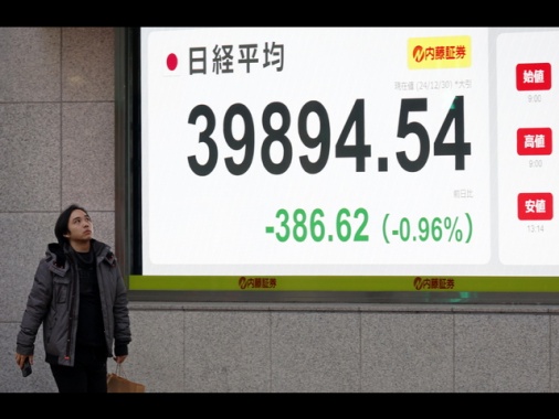 Borsa: Asia debole con Trump, il voto tedesco spinge l'euro