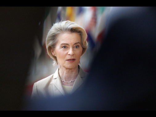 Von der Leyen, 'per Kiev garanzie sicurezza con scudo Usa'