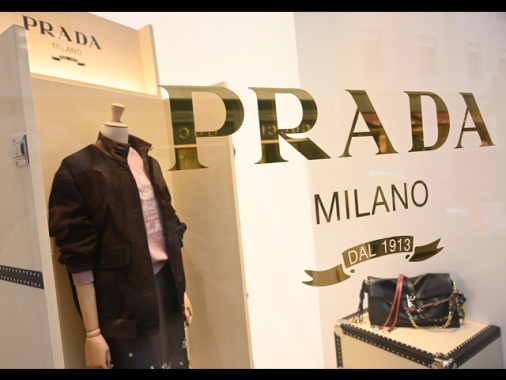 Prada, 'negoziato avanzato' per acquisizione Versace