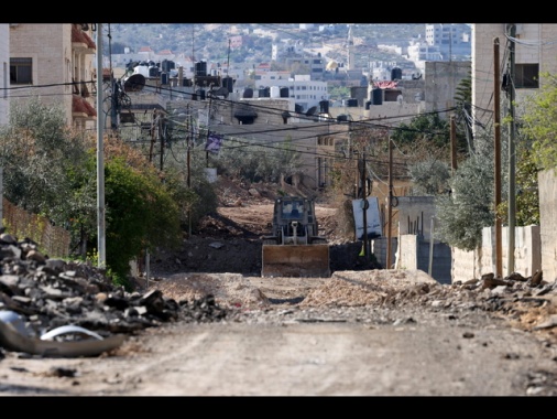 Ruspe israeliane demoliscono case a Tulkarem, in Cisgiordania