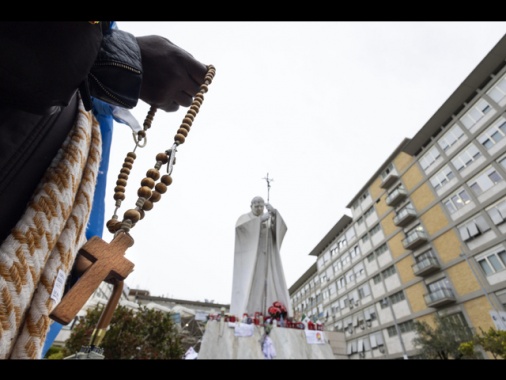 Il Papa, c'è una benedizione nella fragilità dei malati