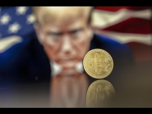 I dazi di Trump affossano il bitcoin, -18% a febbraio