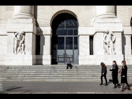 Borsa: Milano apre in calo con i dazi di Trump (-0,92%)