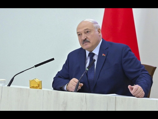 Lukashenko si offre di ospitare colloqui di pace a Minsk
