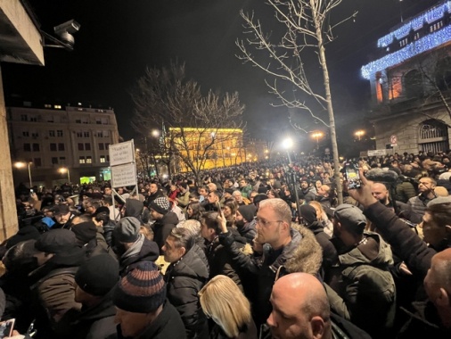 Serbia, studenti bloccano sedi tv a Belgrado e Novi Sad