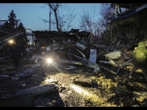 Media, 'almeno 2 morti nei raid vicino Mosca'