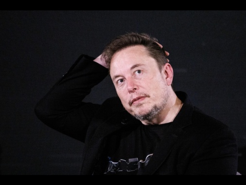 Tesla rimbalza a Wall Street e sale del 5,26%