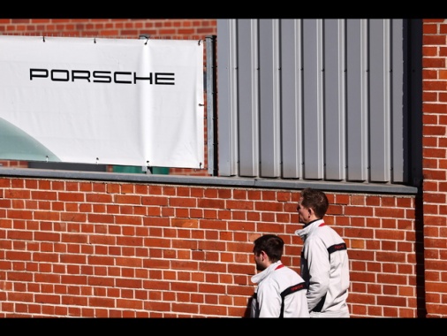 Giù del 30% utili di Porsche, taglia 4.000 posti di lavoro