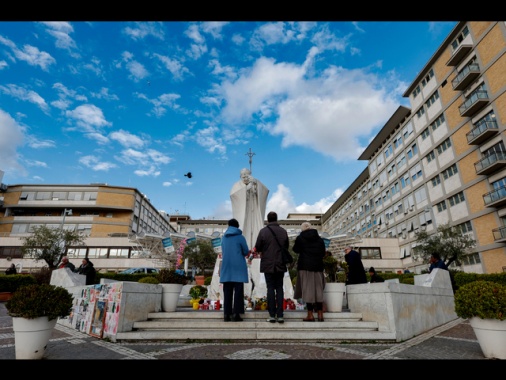 Il Papa resta stazionario in un quadro complesso