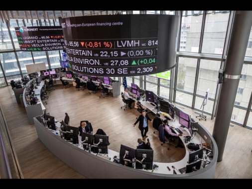 Borsa: l'Europa chiude positiva, Parigi +1,13%, Londra +1,05%