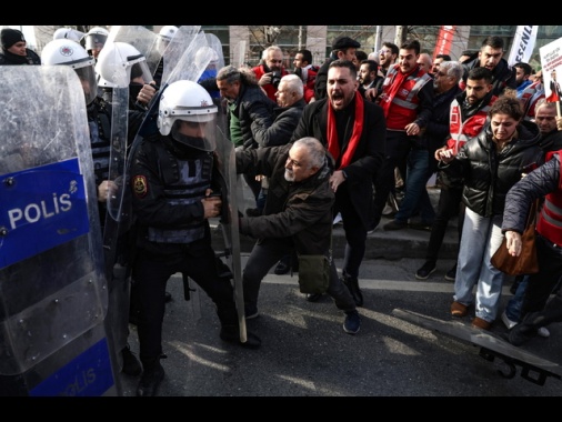 Vietate le proteste a Istanbul dopo l'arresto del sindaco