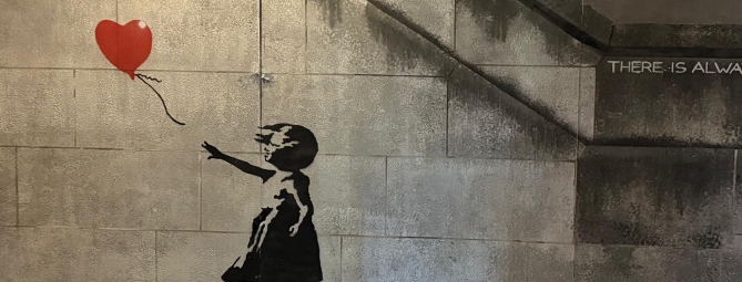 Banksy: l’immersive experience che bombarda