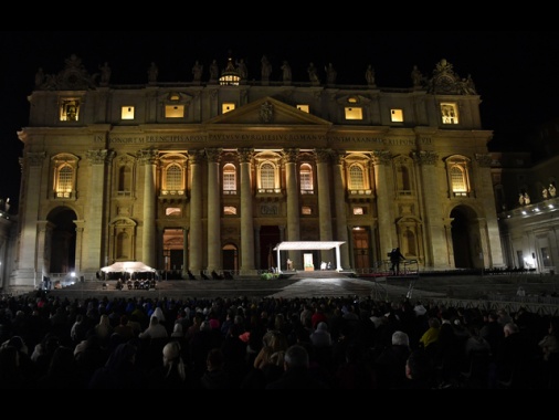 Rosario per il Papa a Piazza San Pietro alle 19.30