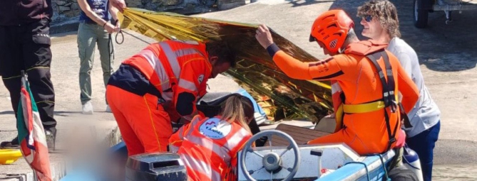 Angera: malore in barca, soccorso dai vigili del fuoco