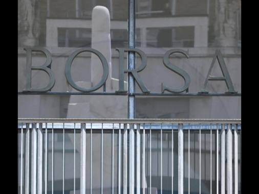 Borsa: Milano apre in rialzo (+0,26%)