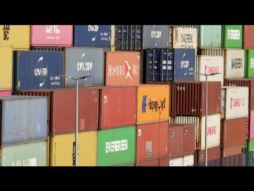 Il deficit commerciale Usa sale a record di 140,5 miliardi