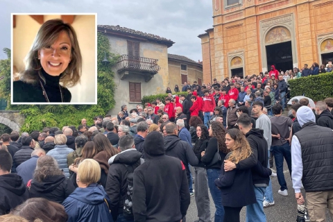 Una folla infinita per l'ultimo abbraccio a Marta