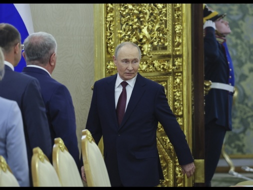 Media russi, scatta la tregua di 3 giorni decisa da Putin