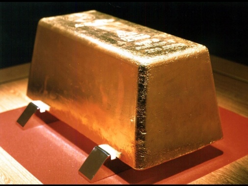 L'oro in rialzo, il prezzo spot a 3.323 dollari