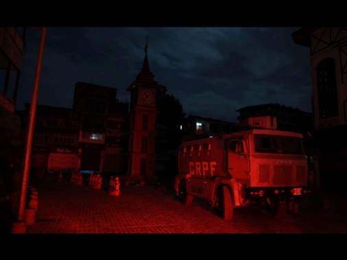 Forti esplosioni e blackout a Jammu nel Kashmir