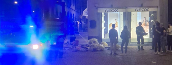 Varese, serata di fuoco in centro