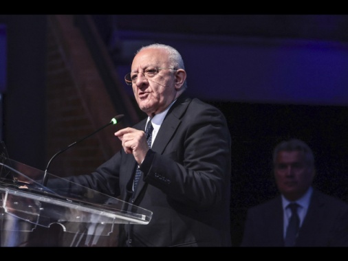 De Luca, non si può tornare nella palude, mi devono sparare